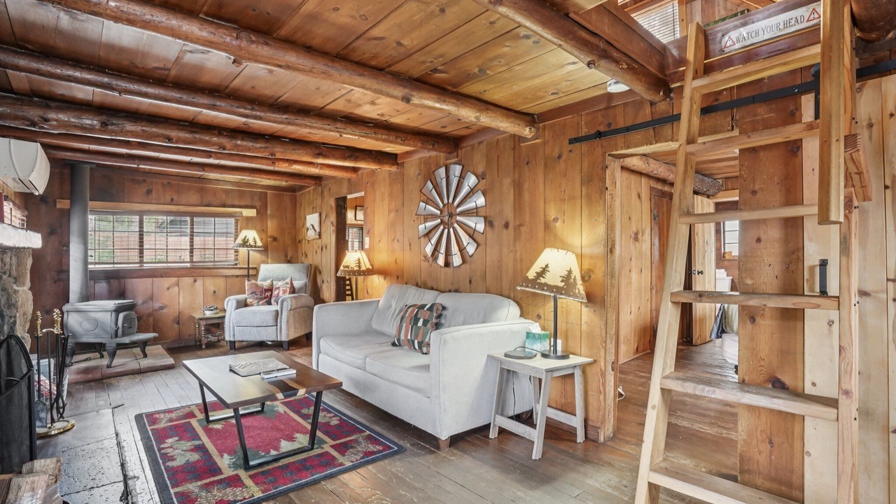 Photo of Livingroom in Idyllwild