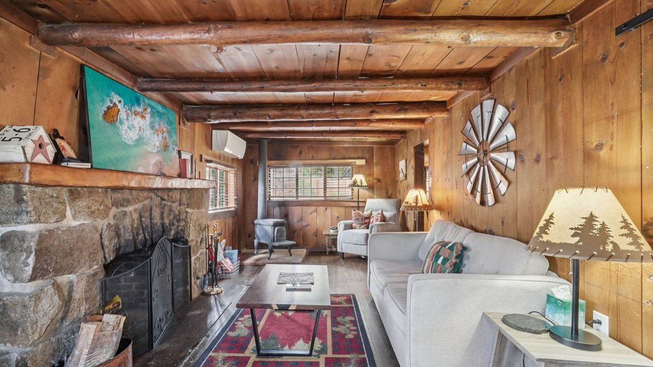 Photo of Livingroom in Idyllwild