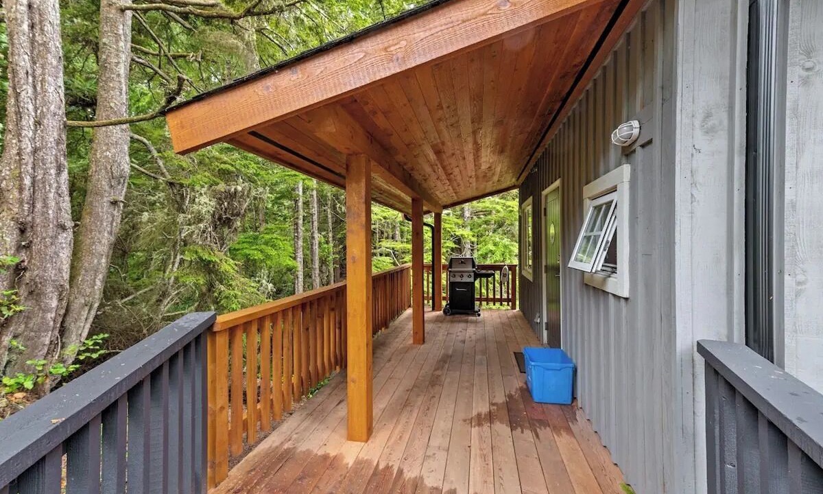 Photo of Patio Balcony in Ucluelet
