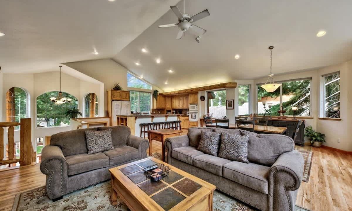 Photo of Livingroom in North Upper Truckee