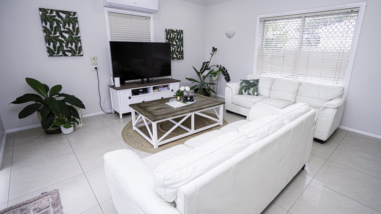 Photo of Livingroom in Broadbeach Waters