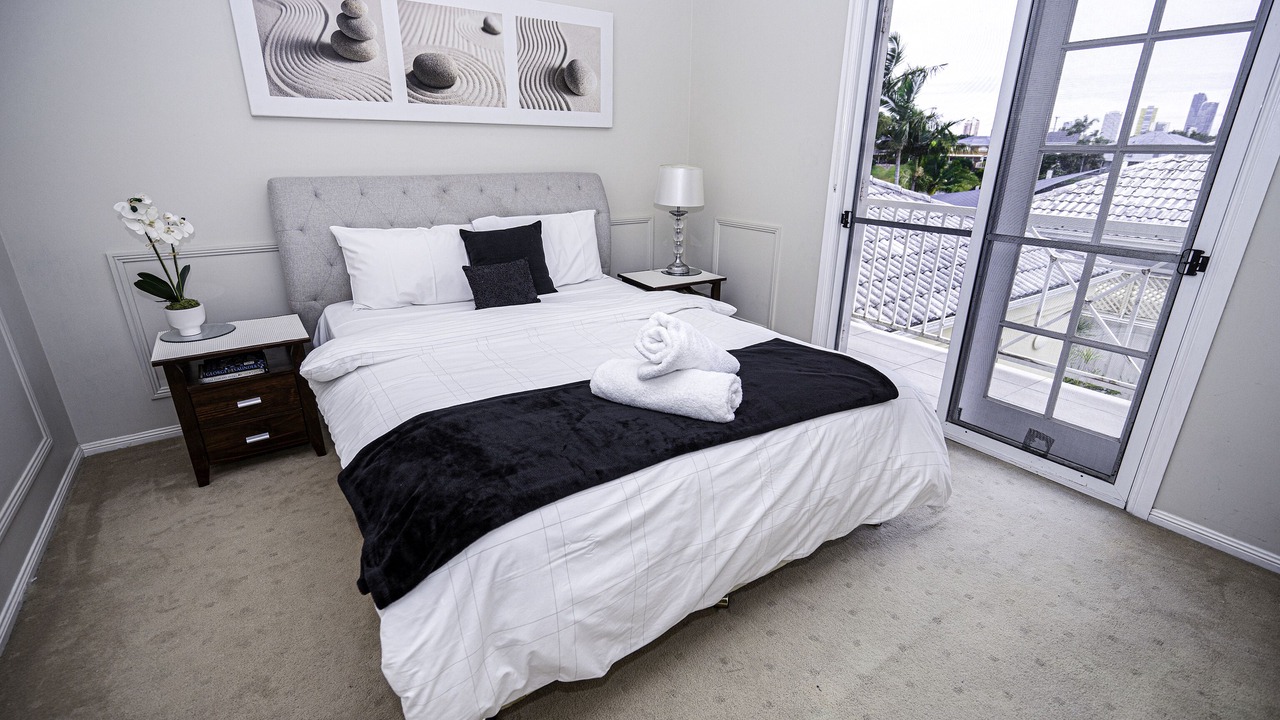 Photo of Bedroom in Broadbeach Waters