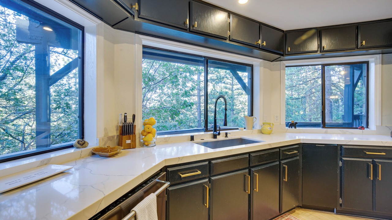 Photo of Kitchen in Lake Arrowhead