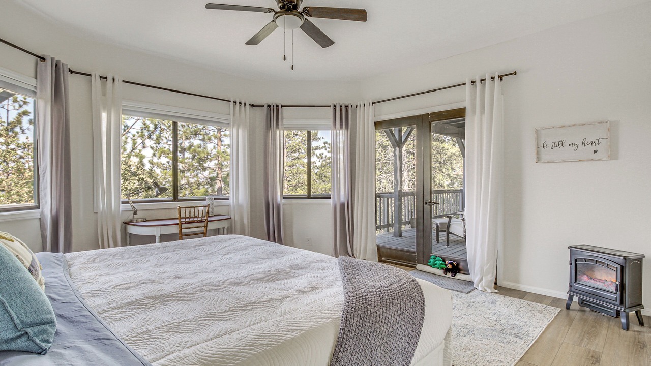 Photo of Bedroom in Lake Arrowhead