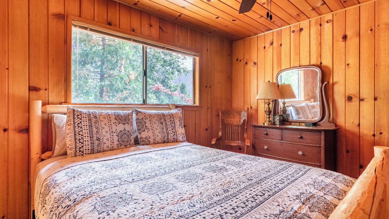 Photo of Bedroom in Springville