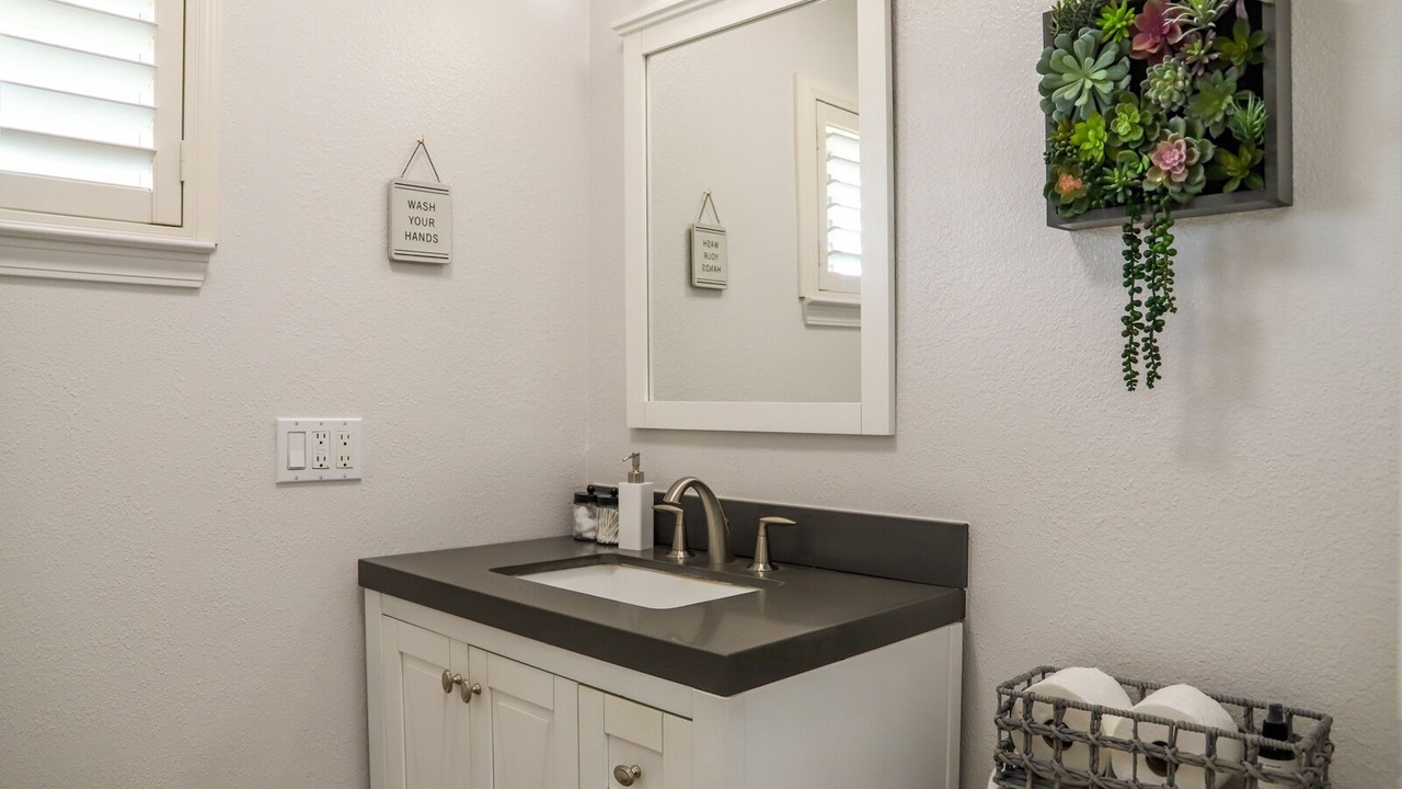 Photo of Bathroom in Raisin