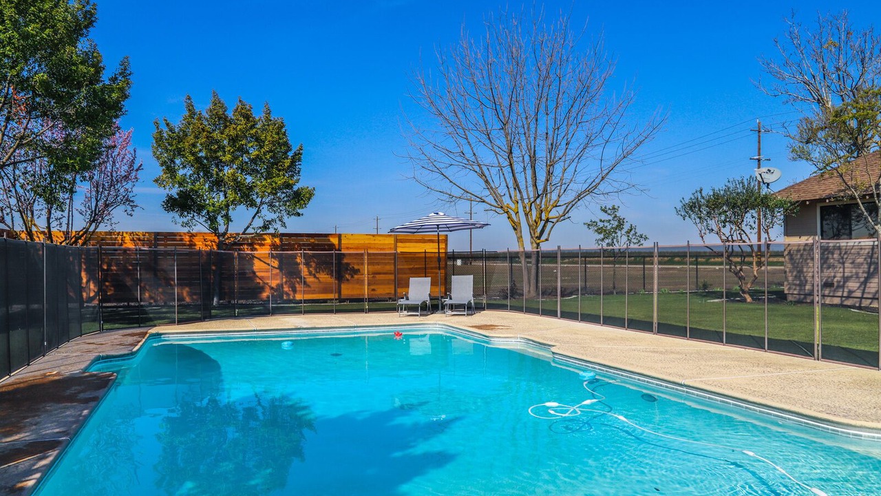 Photo of Outdoor in Raisin