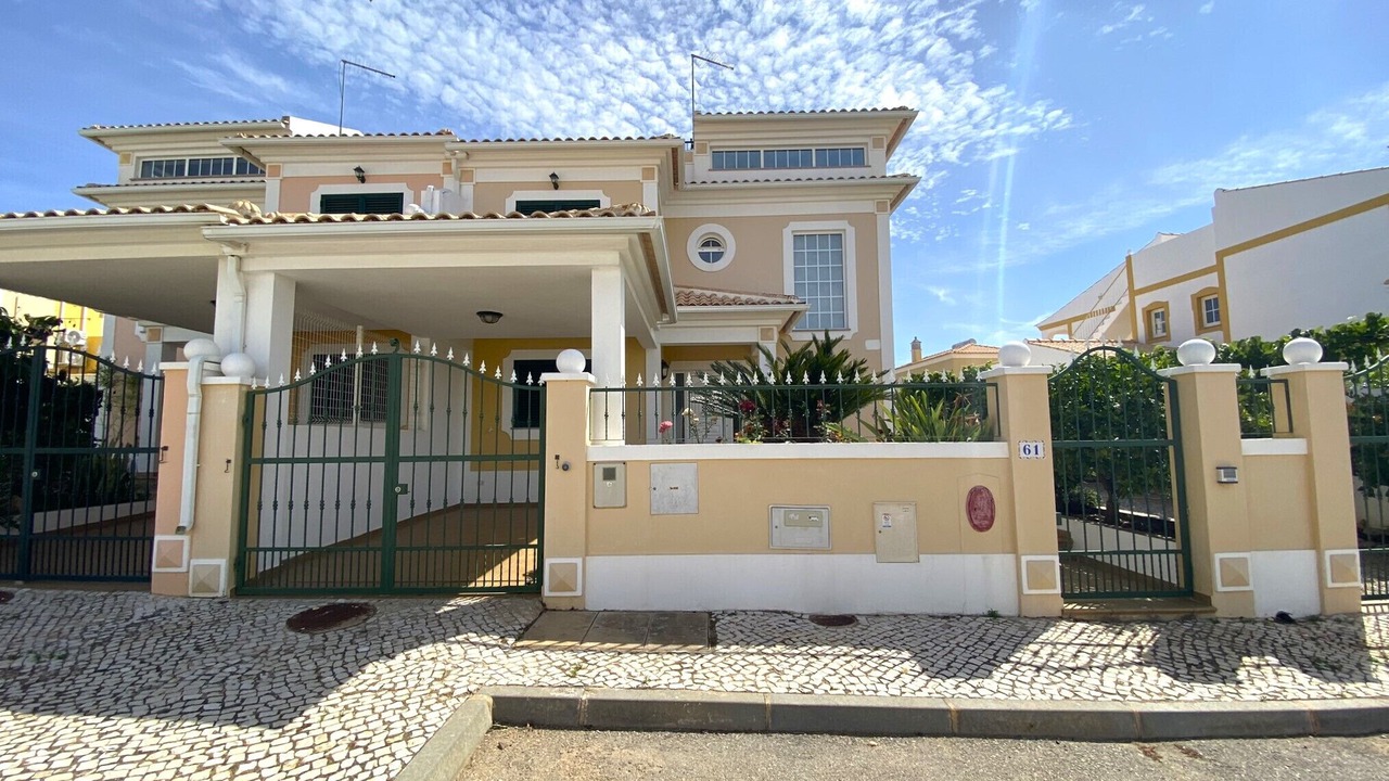 Photo of Outdoor in Pera