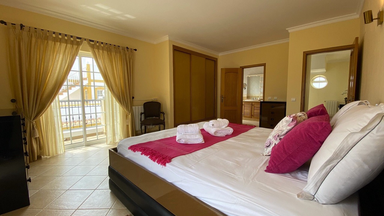 Photo of Bedroom in Pera