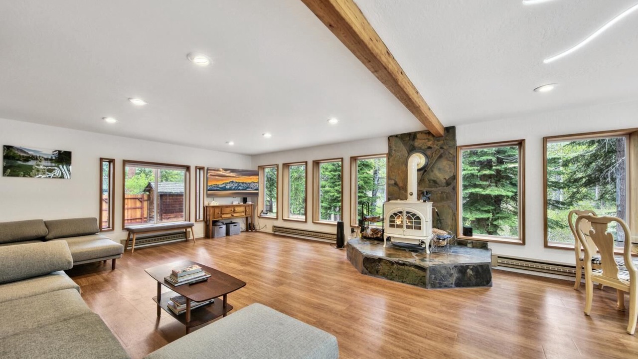Photo of Livingroom in Christmas Valley