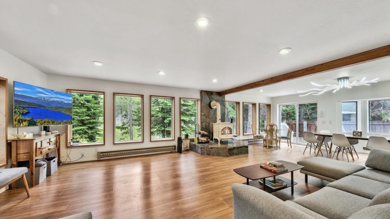 Photo of Livingroom in Christmas Valley