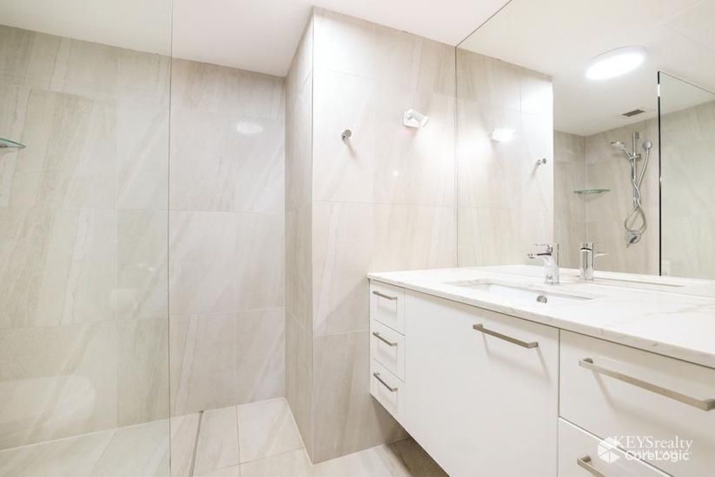 Photo of Bathroom in Main Beach
