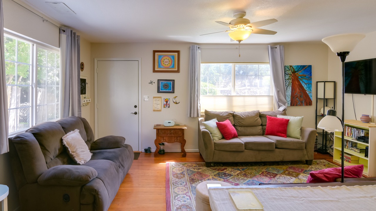 Photo of Livingroom in Oroville
