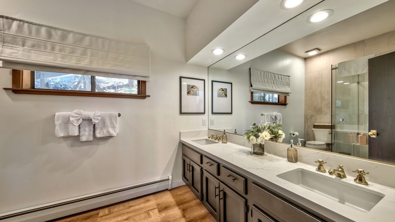 Photo of Bathroom in Lakeridge