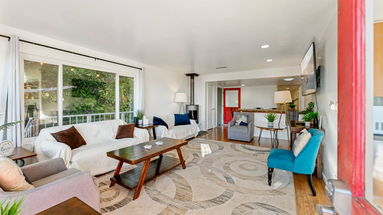 Photo of Livingroom in Summerland