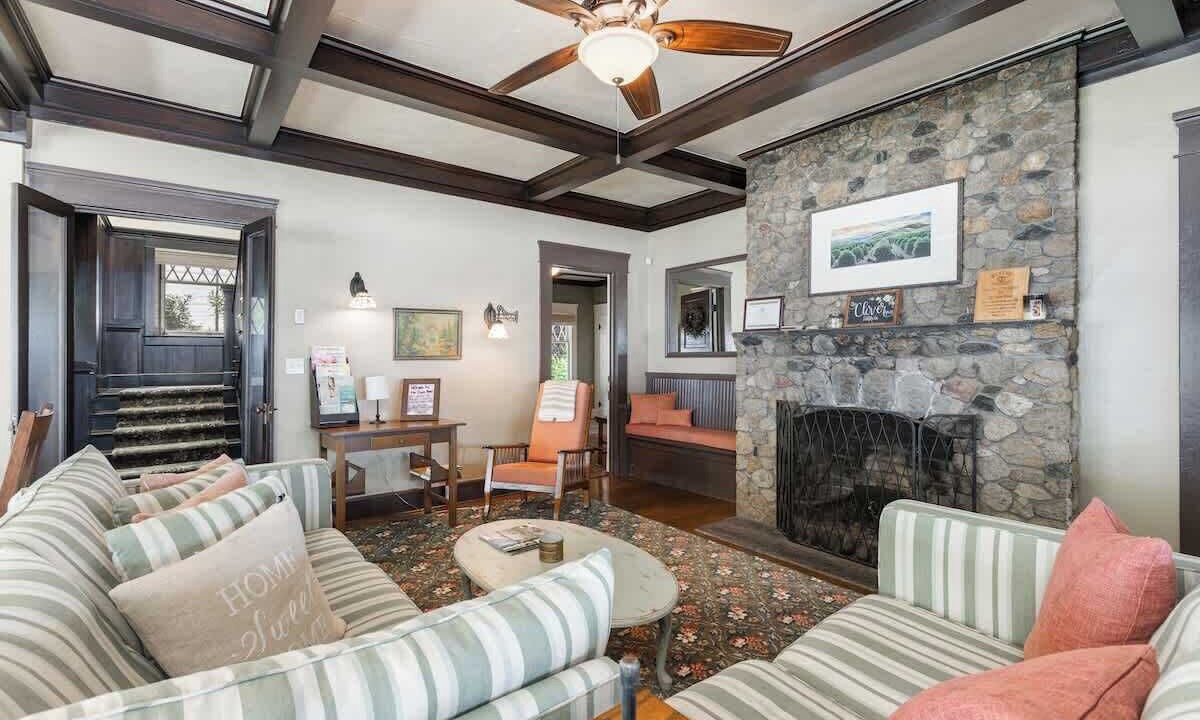 Photo of Livingroom in Exeter