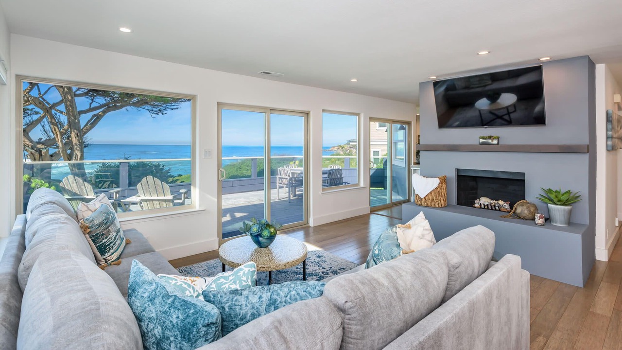 Photo of Livingroom in Moss Beach