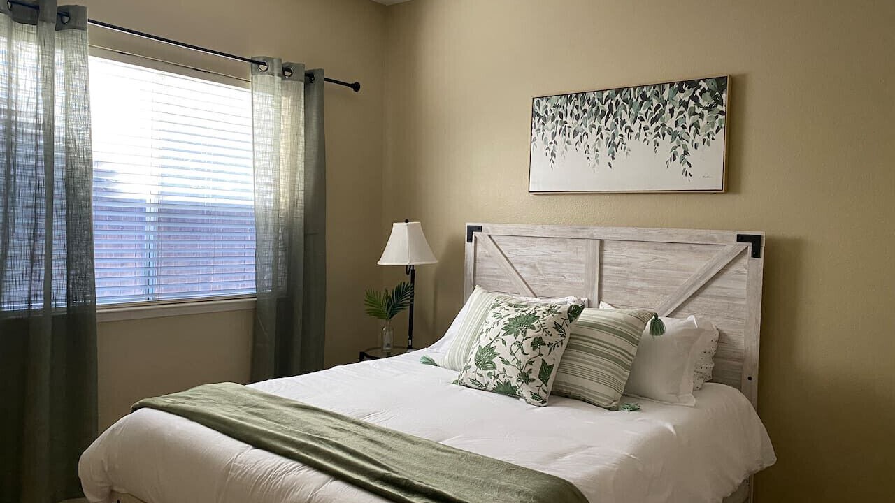 Photo of Bedroom in Raisin