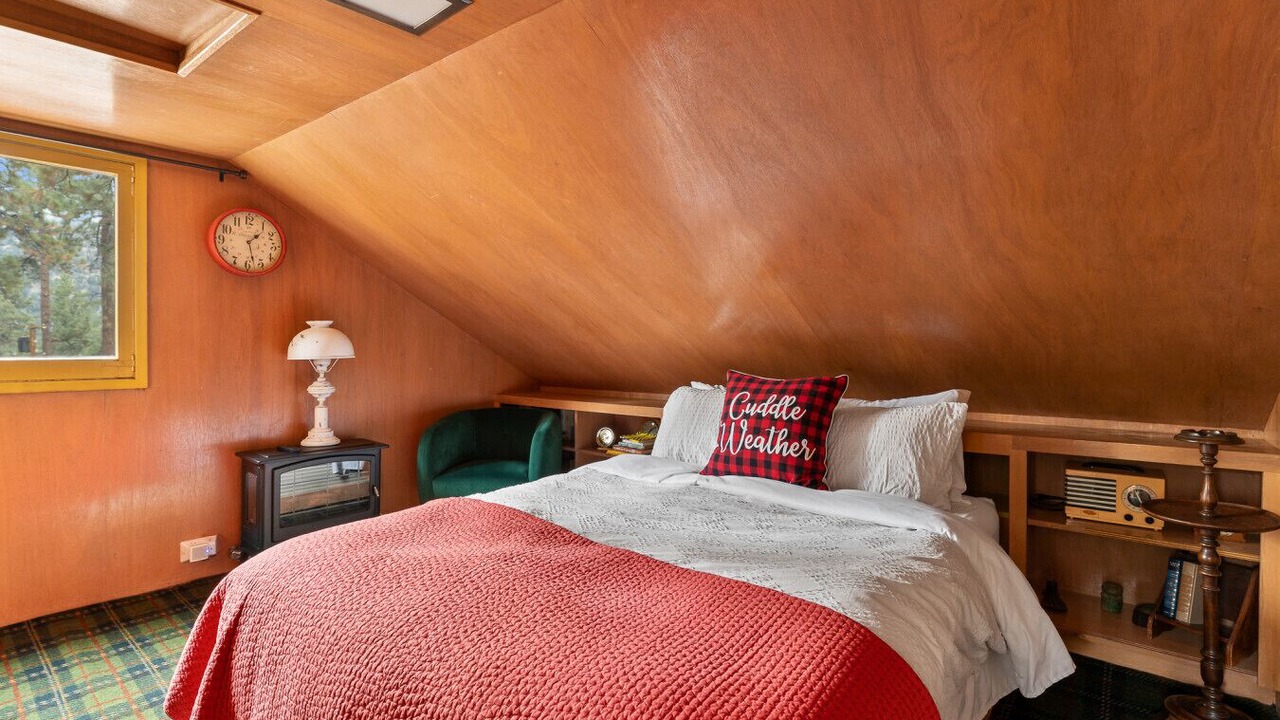 Photo of Bedroom in Wrightwood