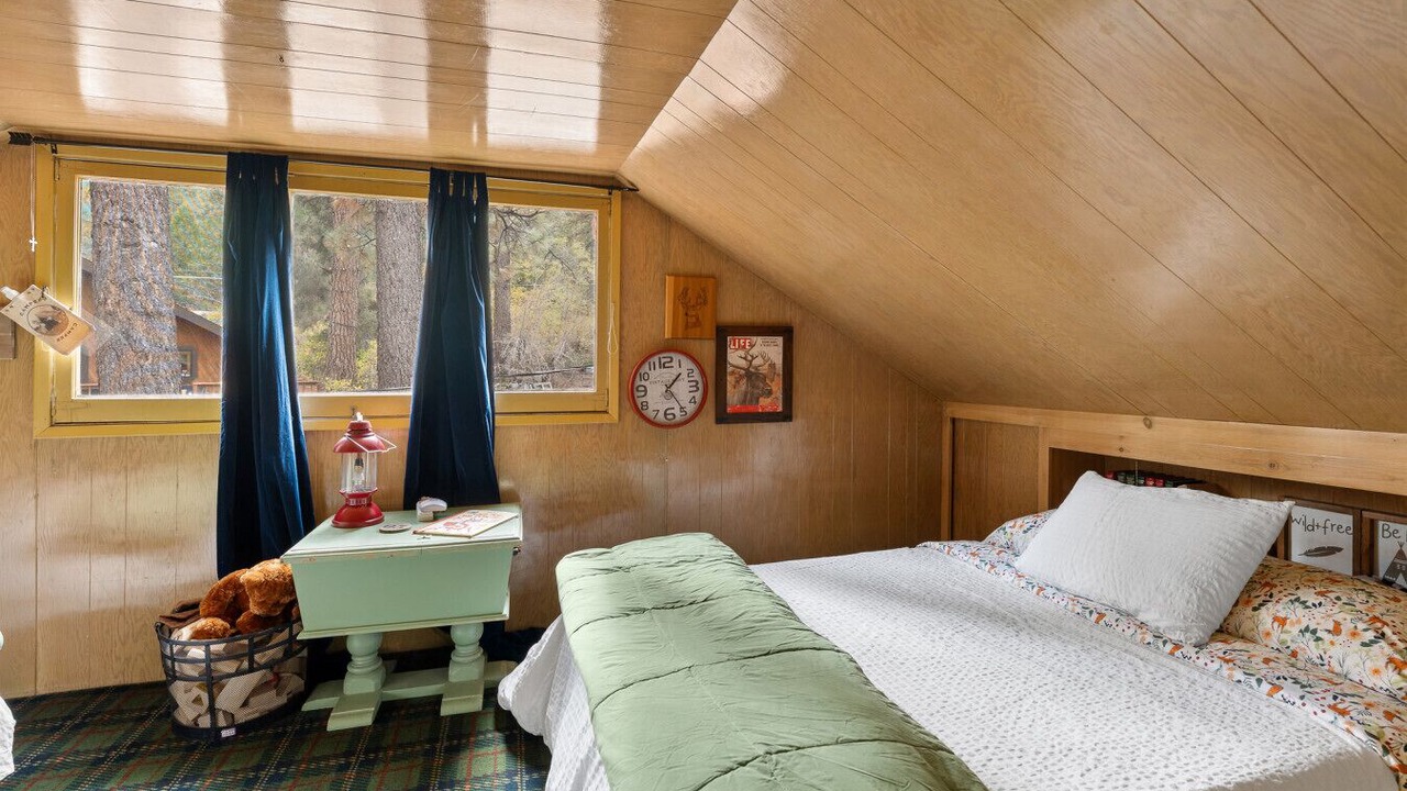 Photo of Bedroom in Wrightwood