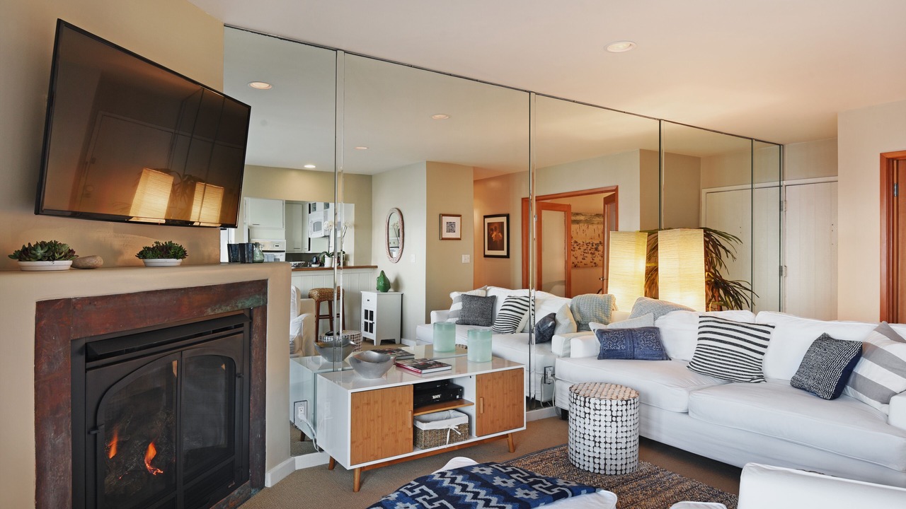 Photo of Livingroom in Eastern Malibu