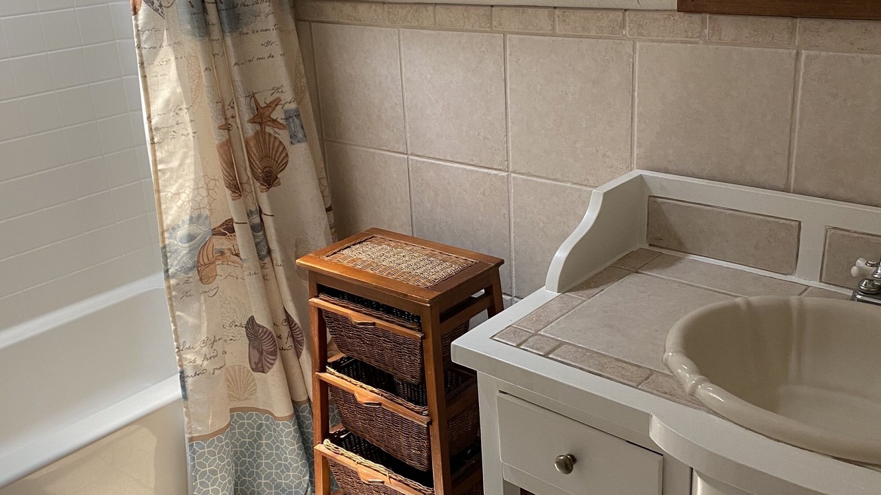 Photo of Bathroom in Waialua