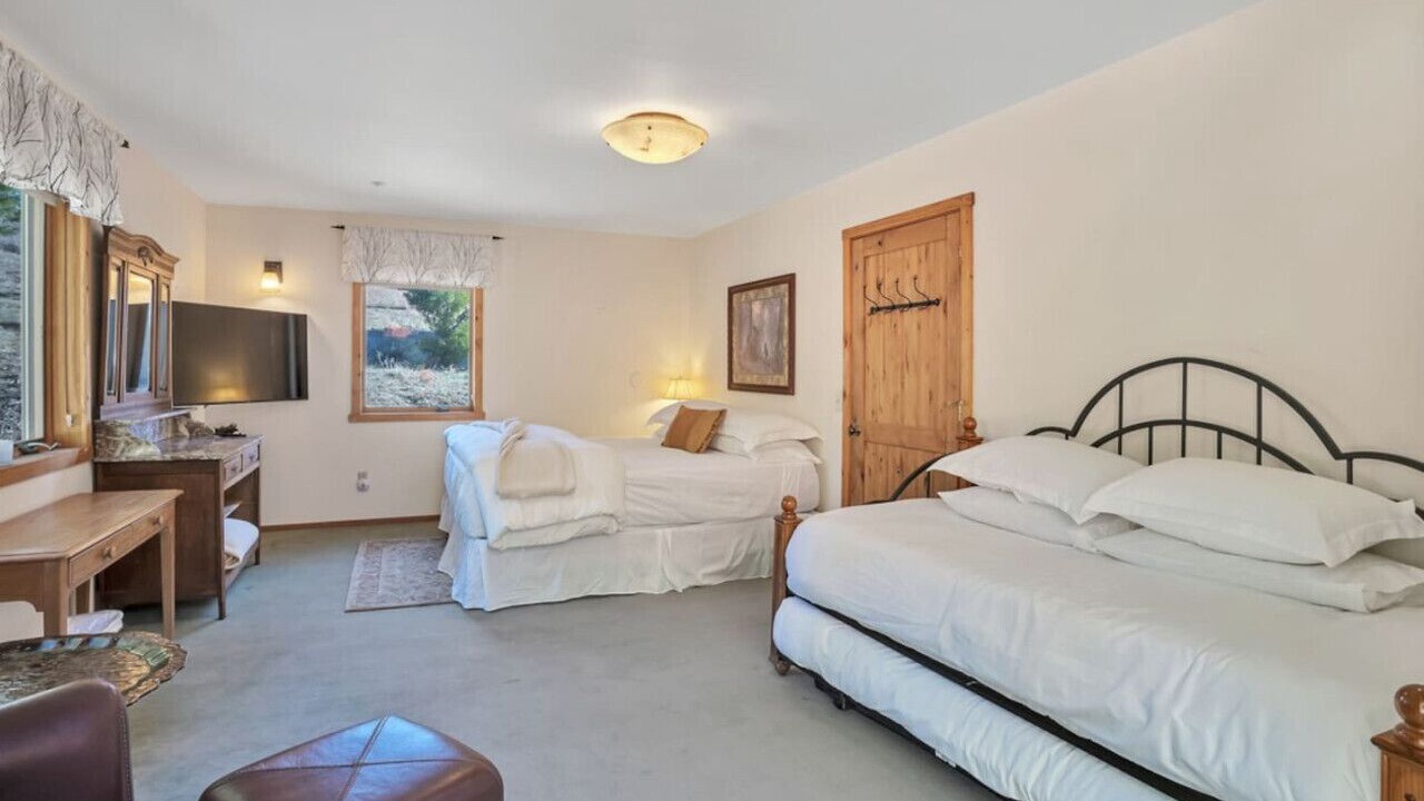 Photo of Bedroom in Palomar Mountain