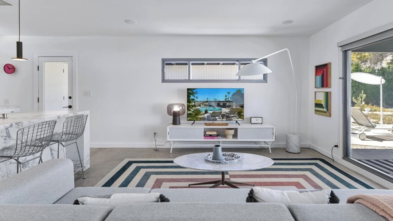 Photo of Livingroom in Racquet Club South