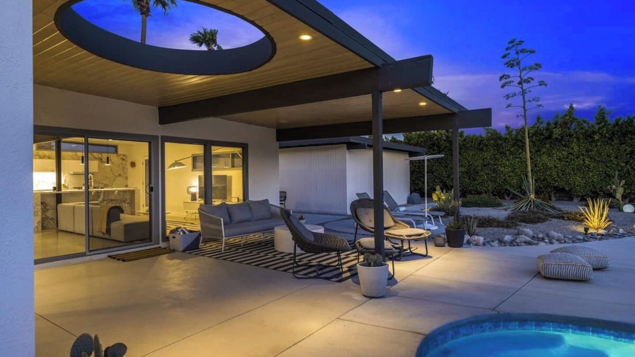 Photo of Patio Balcony in Racquet Club South