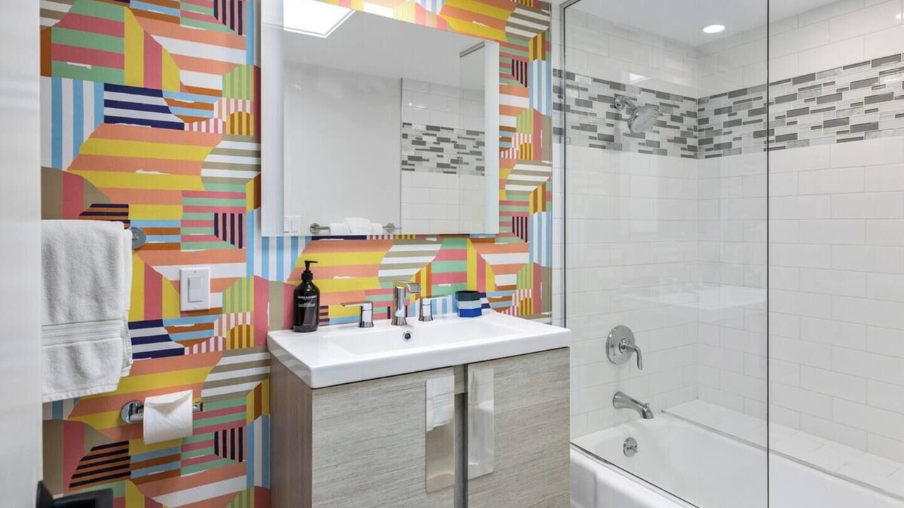 Photo of Bathroom in Racquet Club South
