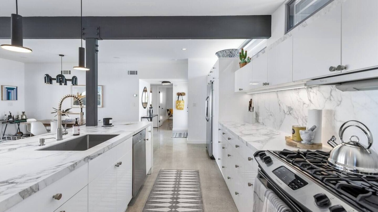 Photo of Kitchen in Racquet Club South