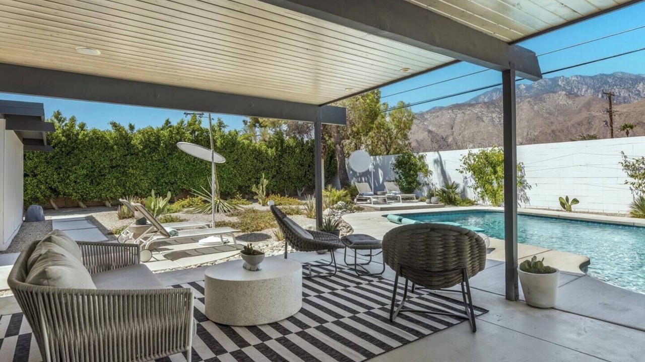Photo of Outdoor in Racquet Club South