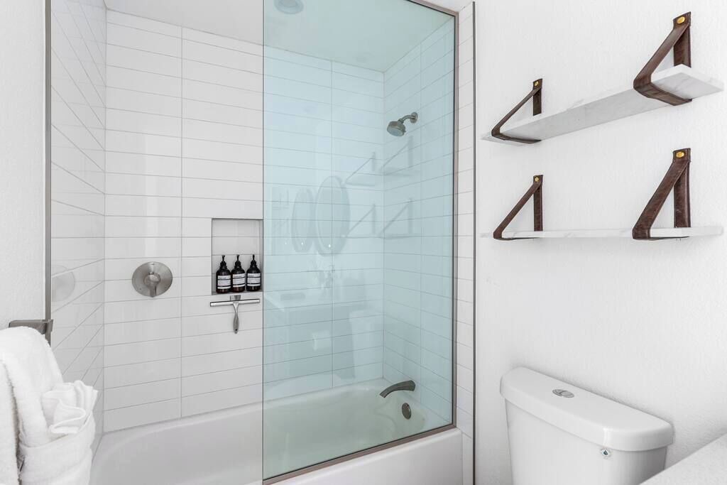 Photo of Bathroom in Racquet Club South