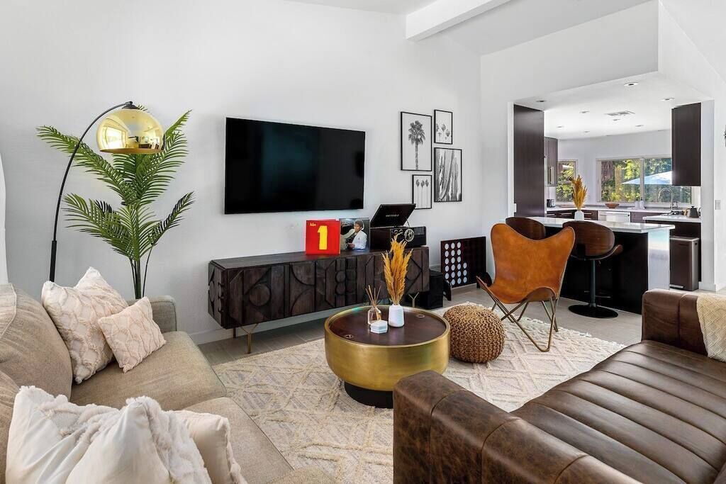 Photo of Livingroom in Racquet Club South