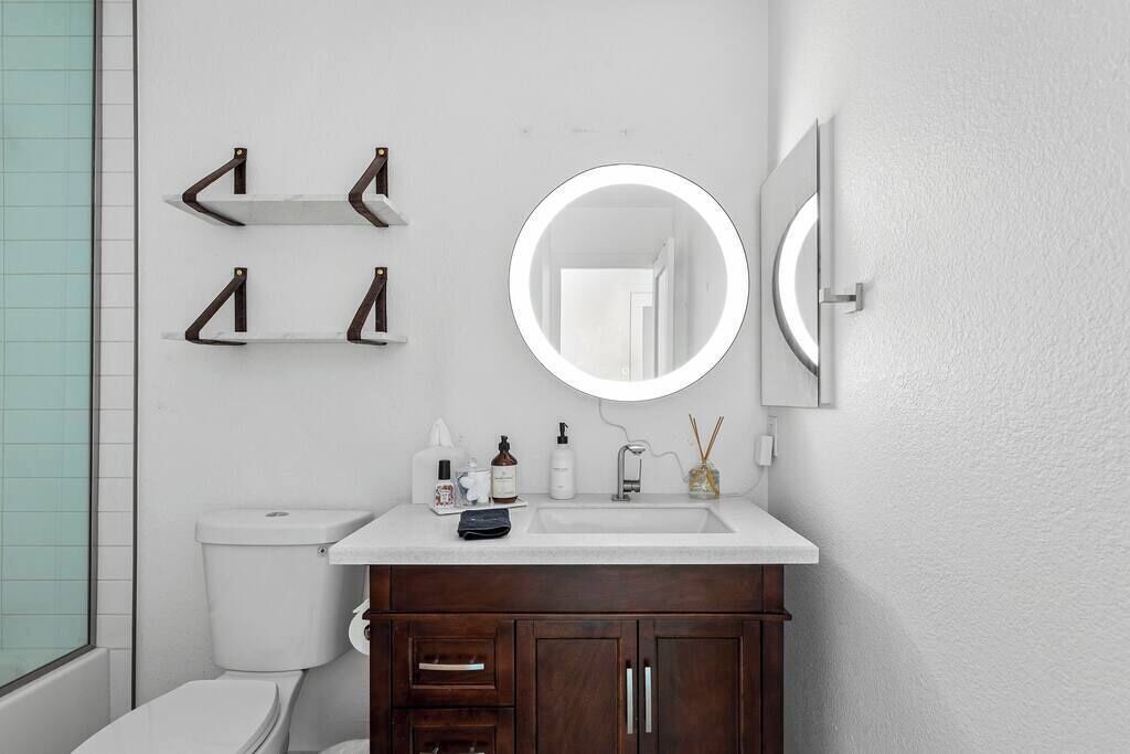 Photo of Bathroom in Racquet Club South