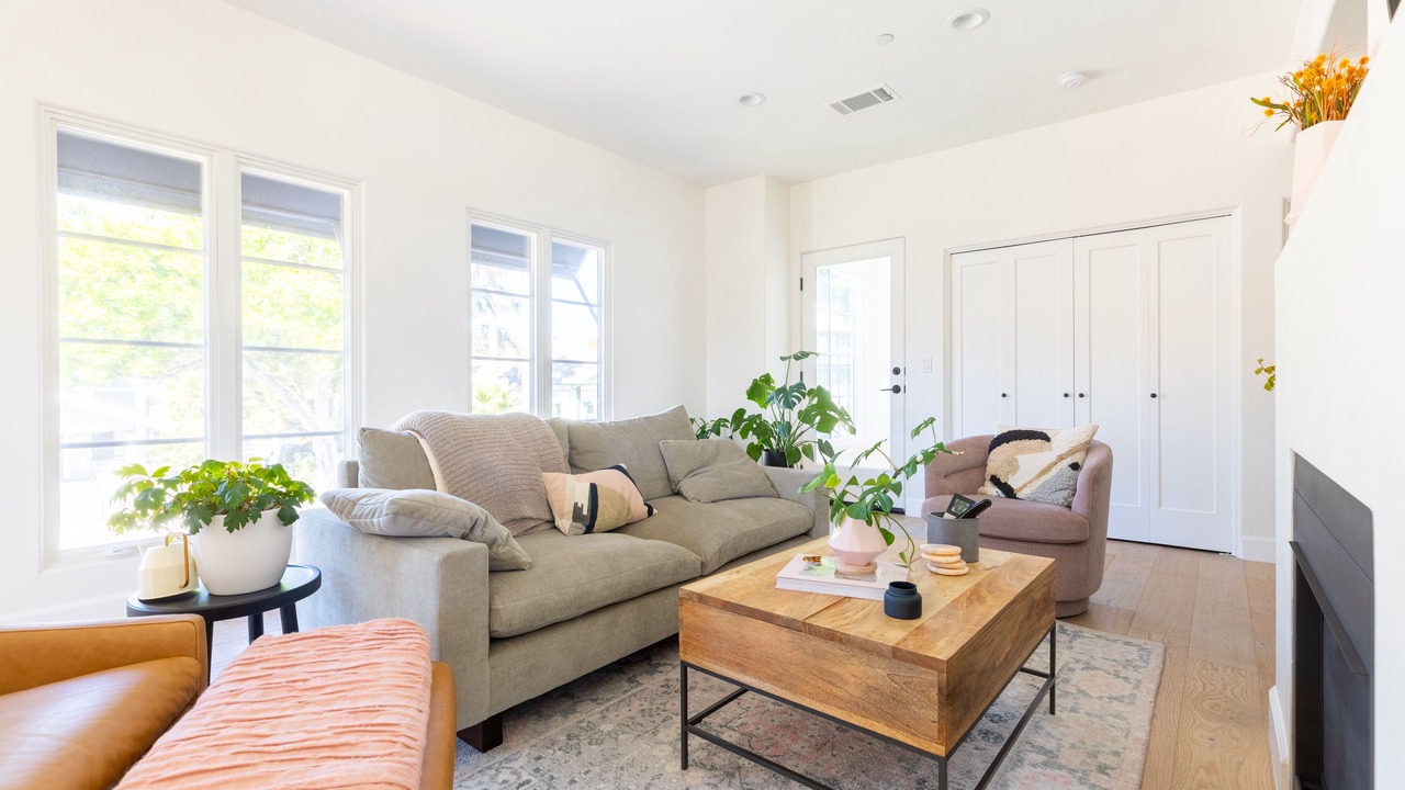 Photo of Livingroom in Downtown