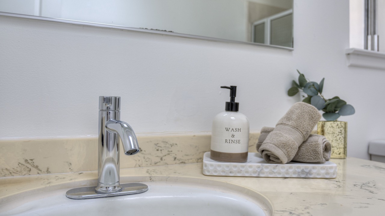 Photo of Bathroom in Raisin