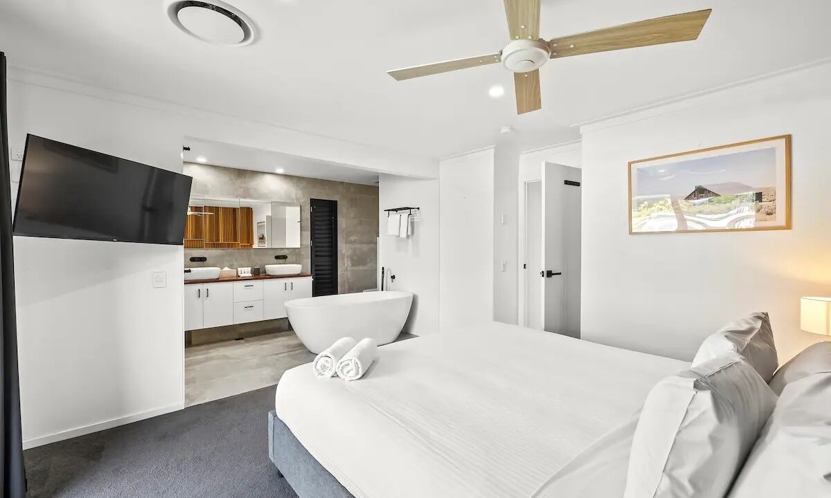 Photo of Bedroom in Broadbeach Waters