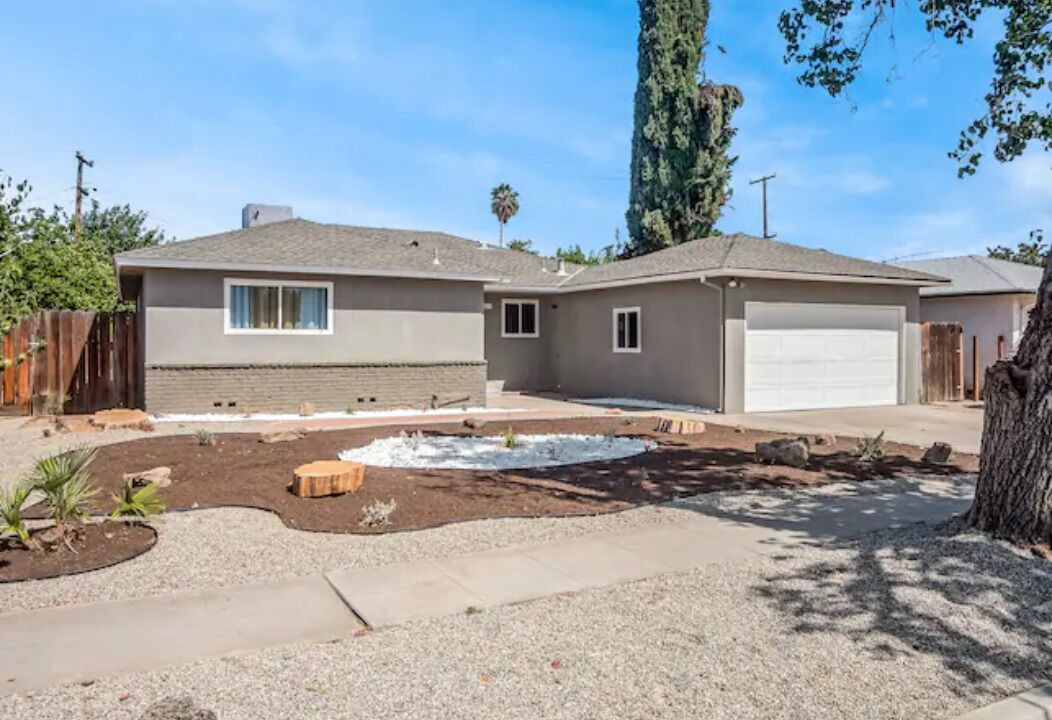 Photo of Outdoor in Raisin