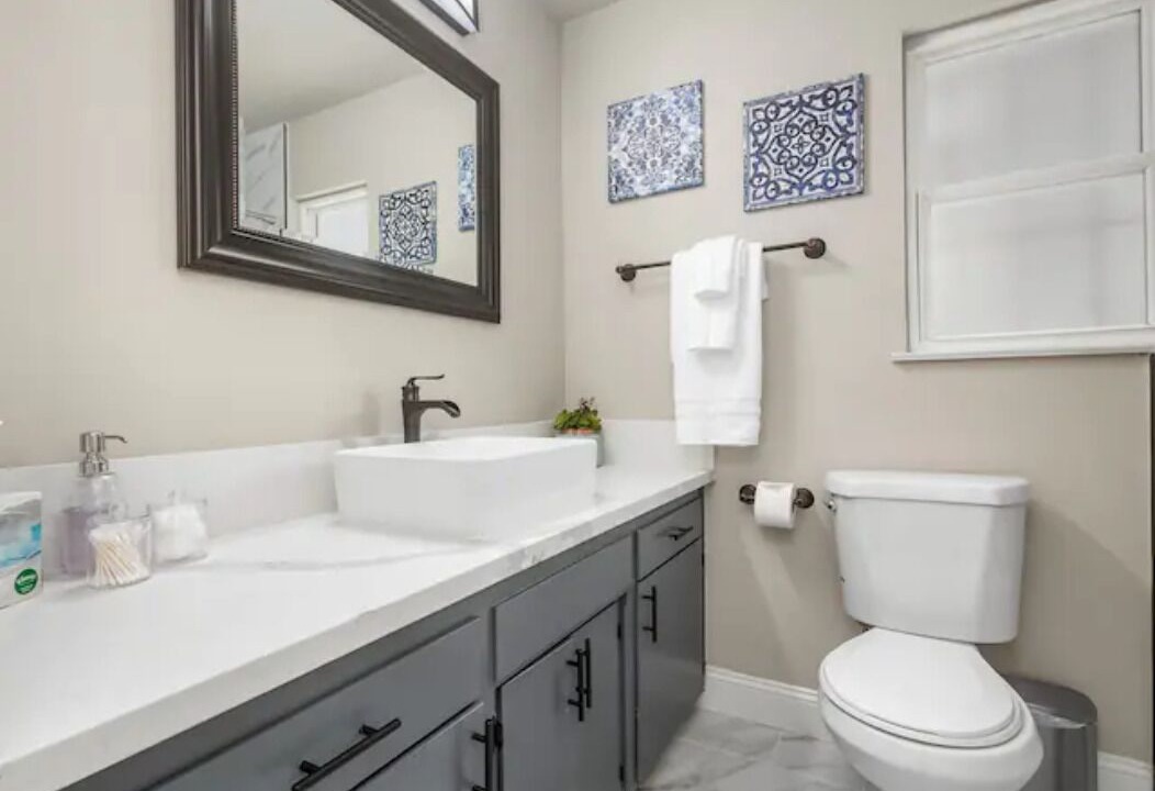 Photo of Bathroom in Raisin