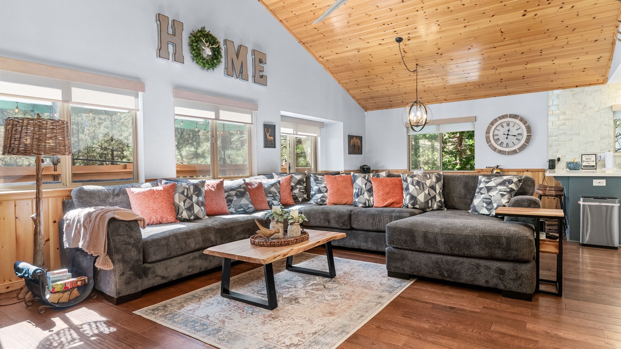 Photo of Livingroom in Fox Farm