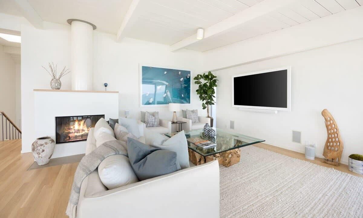 Photo of Livingroom in Central Malibu