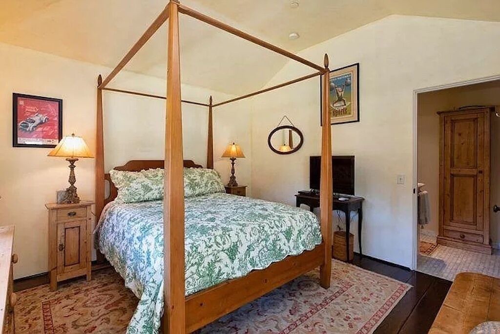 Photo of Bedroom in Hedgerow