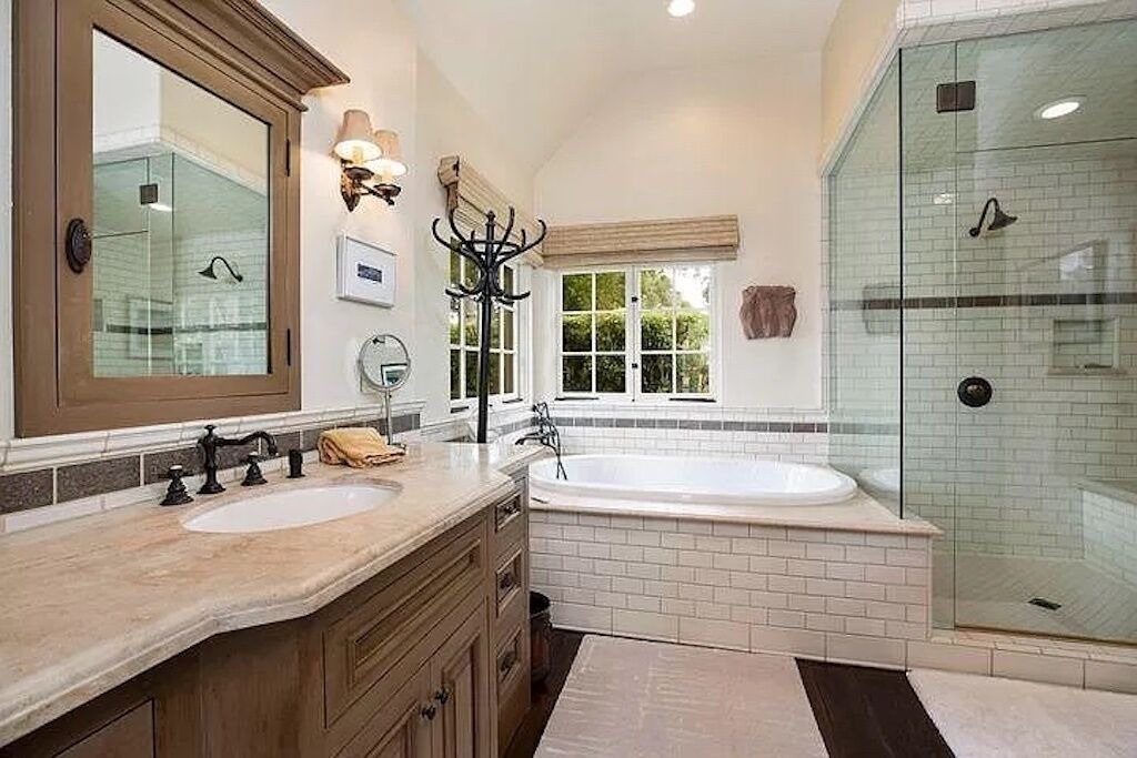 Photo of Bathroom in Hedgerow