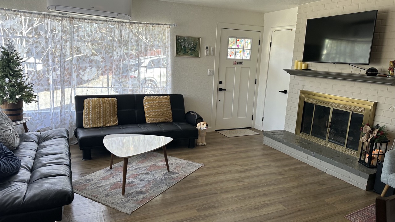 Photo of Livingroom in Frazier Park