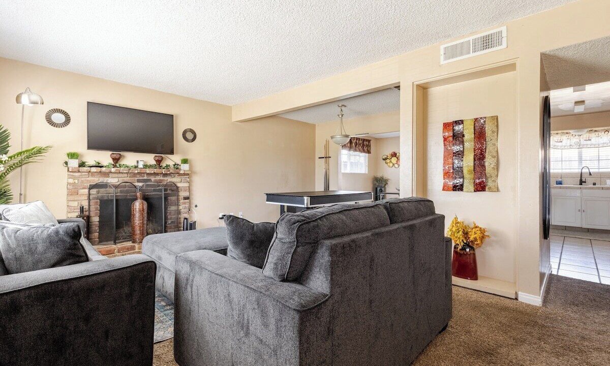 Photo of Livingroom in Bakersfield