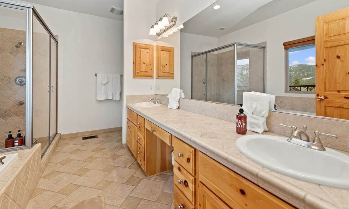 Photo of Bathroom in Castle Glen Estates