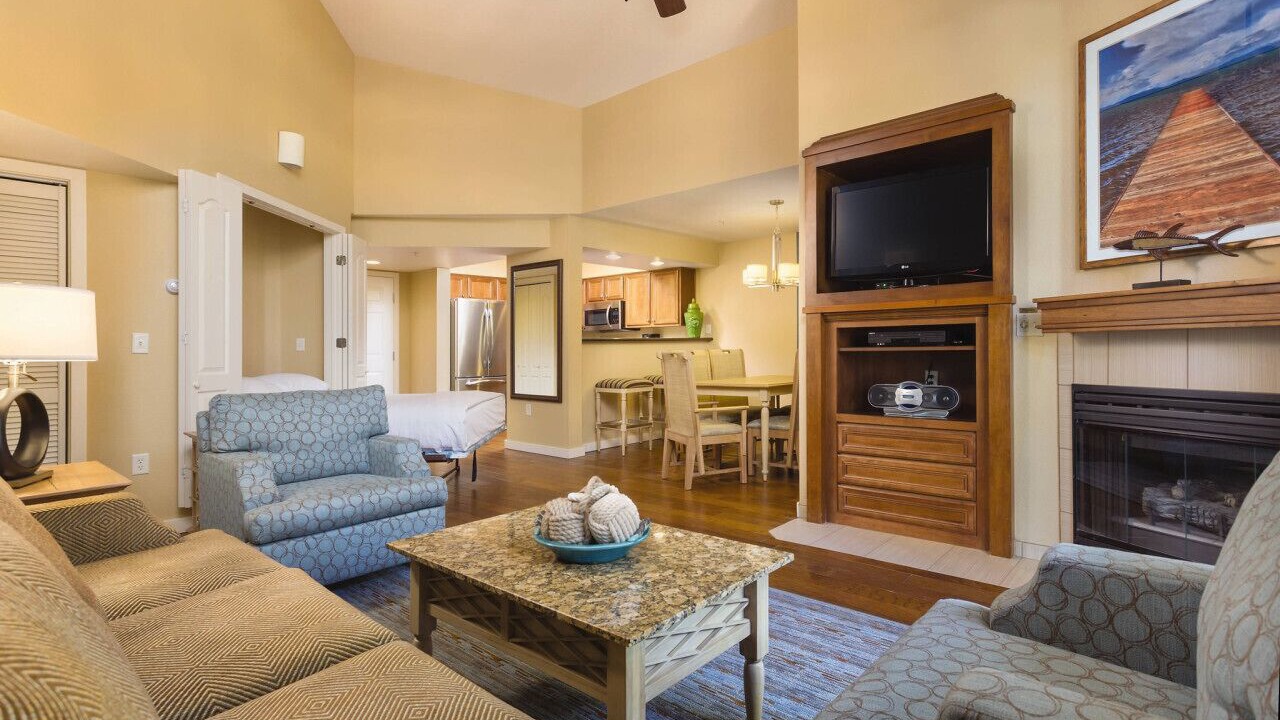 Photo of Livingroom in Round Hill Village