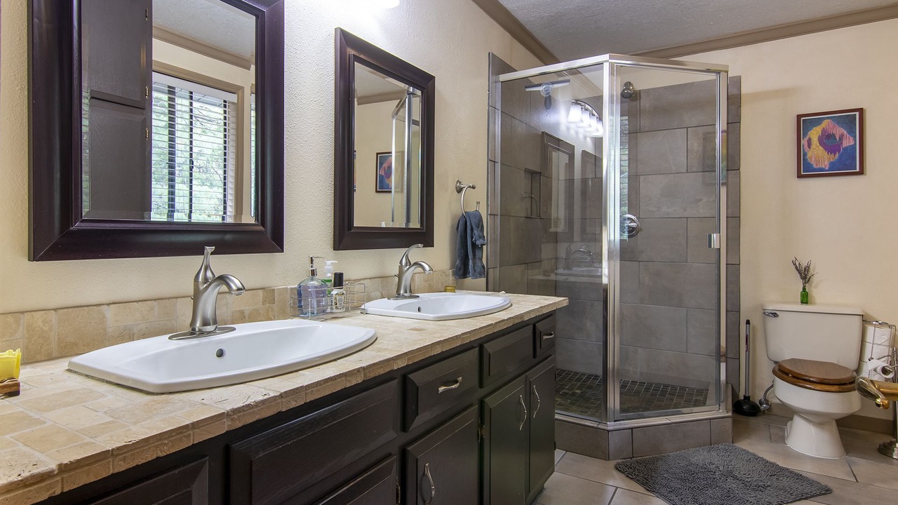 Photo of Bathroom in Pine Cove