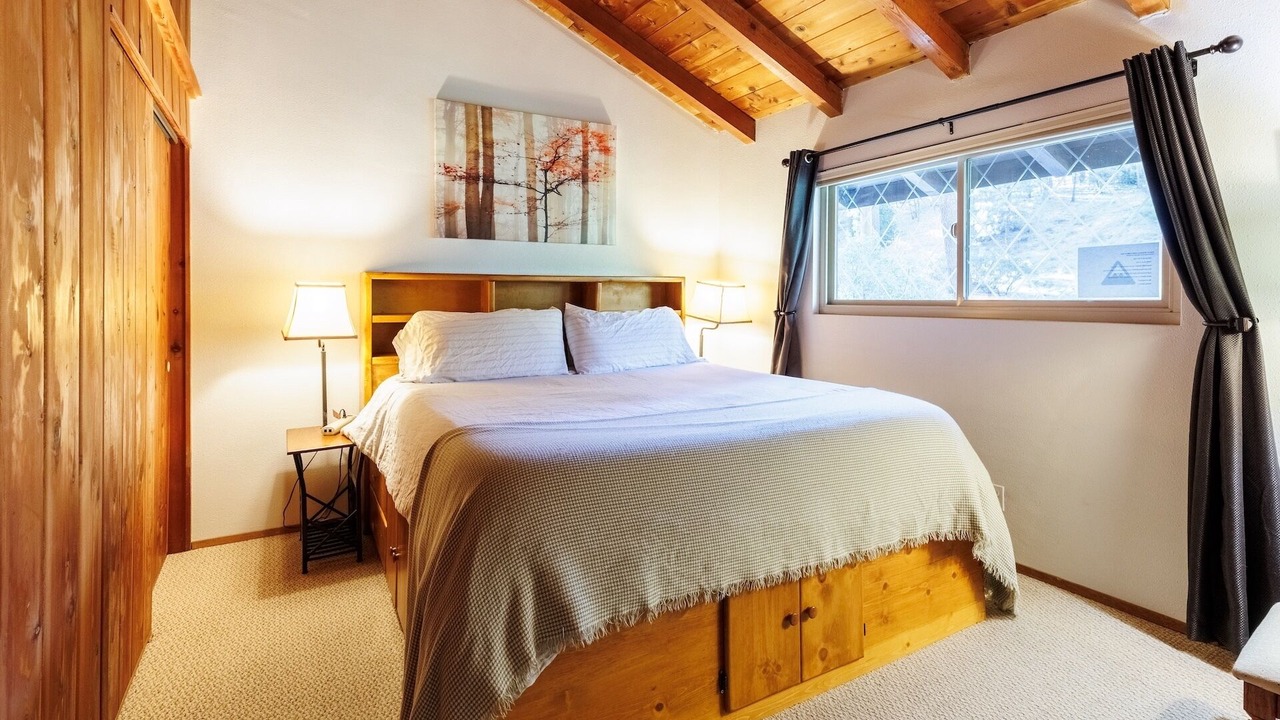Photo of Bedroom in Idyllwild